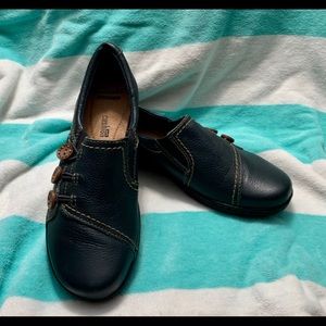 CLARKS
Evianna Charm Leather Loafer